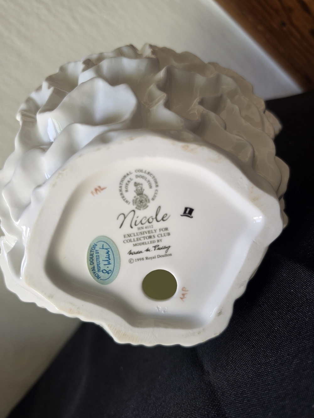 Royal Doulton Figurine Nicole HN 4112 1998 Collector's Club - Picture 3 of 3